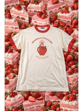 RARE 90s STRAWBERRY 🍓SHORT CAKE Women’s XS - S Top Tshirt See 📏 Y2K See All 📸